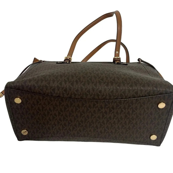 Michael Kors NWOT Voyager Medium Brown Tote Pocketbook Bag Logo Gold - Picture 9 of 12